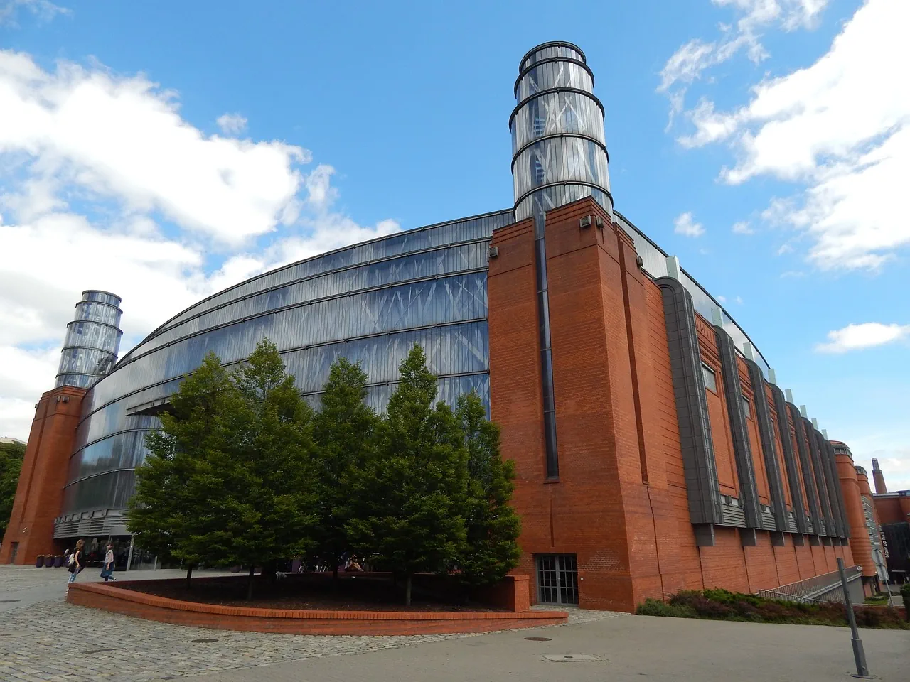 Stary Browar – Centrum Handlu i Sztuki: unikalne połączenie biznesu i kultury
